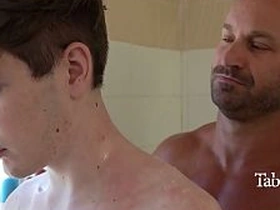 瘦猴打扫房子 继父就给他通水管 asian gay sex long videos