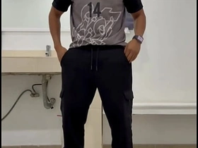 游泳课前撸管实录 asian gay pre-eminent time sex videos