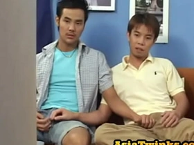 日本嫩鸭吹箫后无套后入式 asian actors gay sex videos