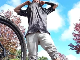 骑单车让我鸡儿梆硬 china detached men making love videos asian