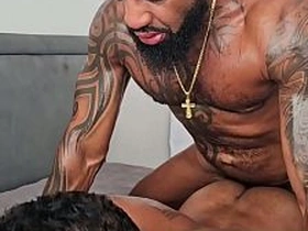 那个傲慢的直男邻居一直偷看我撸管，最后进房间狠狠操了我 asian hot muscular gay sex videos