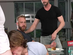 欢乐团聚引发嫩男继子互换 boys sexual intercourse videos gay asian