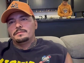 老子招待客人最到位，请喝酒喝水，含鸡巴，还用换挡杆捅他们屁眼 asian gay free sex videos