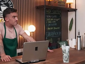 猛男片——莉莉撞见德雷克·冯和特雷弗·布鲁克斯搞逼，随后加入咖啡店激情3P asian hard core gay making love videos