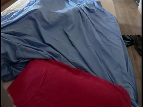 他在被窝里快速激烈地打飞机射精 - 真实高潮 sex videos in asian gay