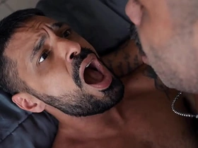 巴西邻居把我操得整栋楼都听得见 asian handsome men gay sex videos