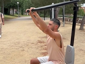 公园逮到的小骚零被我无套狂操，内射灌满精液 horny asian gay boys sex videos