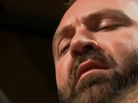 老爹性档案: Cam Curtz被大屌老爹们诱惑征服的狂野之夜 asian china merry men sex videos