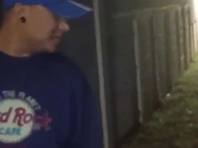 停车撒尿时遇到个小伙子求口交，之后带我去他家趁老婆睡着猛干 asian celebrity gay coitus videos