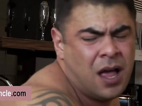 超性感猛男瑞奇遇到暗恋对象，现在该干点刺激的了 asian gay sex hot videos