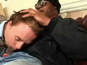 黑肌猛男撕開白嫩男孩肛門狂操 homosexual gay sex videos asian