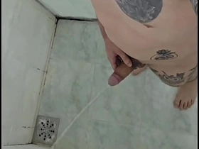 我在浴室尿尿 asian gay friends sex videos