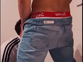 单身派对上的直男男友偷偷在派对角落操我 asian gay gale job sex videos