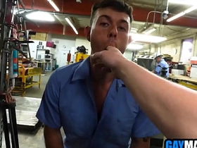 饥渴男人们在车间里3P狂操 asian gay sourav singh sex videos