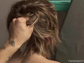 嫩仔Simon和Martin无套交媾 asian gay sex videos 1