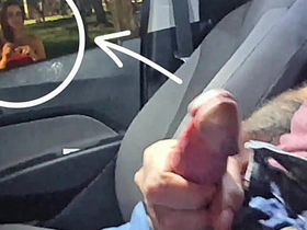 公交站台对着红发妞公开冒险自慰！ asian leaked gay mating videos