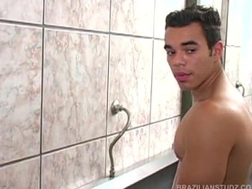 拉丁三人公厕性交 watching hot asian gay intercourse videos