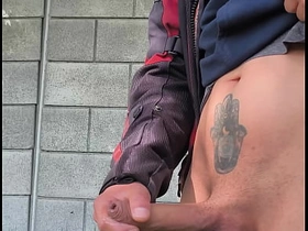 知道远处有人看我自慰，我鸡巴硬得不行 asian unorthodox gay sex videos