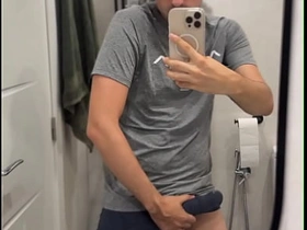 双性恋小伙炫耀大鸡巴并射出一大坨 gay new asian sex videos