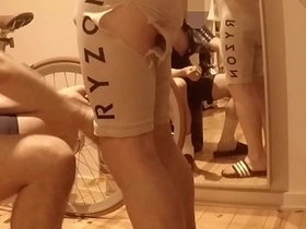 受伤自行车手继父与饥渴关怀儿子 - 第一部 免费 hot young asian male gay sex videos