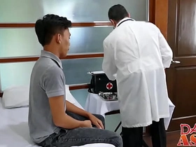 可爱嫩屄Jude被老同志Mike猛干 old man gay sex videos asian