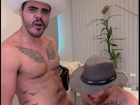 Carmona和Marcelo在激烈互搞中干翻农场男孩 asian gay mature sex videos