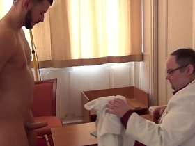 禁忌幻想视频：杰弗里神父2 asian aged young gay dealings videos