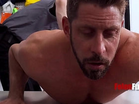 小偷只有两个选择：要么操警卫，要么在监狱里被操 asian gay audition sex videos