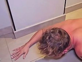 大胡子主人操烂小鲜肉的屁眼，把他当性奴使唤。BDSM狗玩羞辱高潮 asian careless sex videos most popular