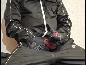 穿运动裤的骚年发情了 asian gay ass sex videos