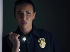 警察闯入外星扶她家 - 性渴寄生虫把辣妹变人妖 jubilant lovemaking videos hard asian