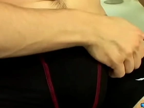 UndieTwinks: Bryce Corbin洗澡时硬到流水还猛撸 hot sex videos asian gay