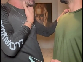 朋友看到我手机相册里的屌照非要看实物 结果忍不住直接口了起来 asian gay big dick carnal knowledge videos