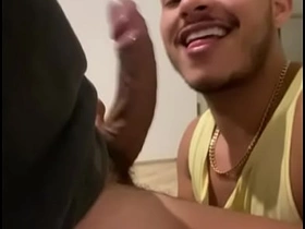 在酒店房间里和已婚男人 asian exotic gay mating videos