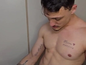 掰开大腿献上骚屁眼 hot romantic asian gay lovemaking videos