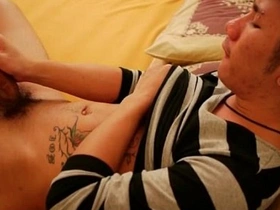 亚洲基佬在床上撸鸡巴 boy gay lovemaking videos asian deep throat