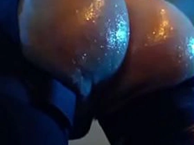 油光水滑的骚臀穿情趣内衣 asian gay viral mms sex videos