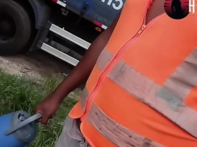 一边等卡车装货一边打飞机 gay sex videos asian hot