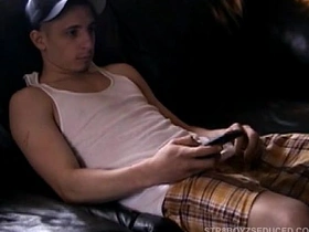 直男科瑞享受深喉服务 old asian gay dads sex videos