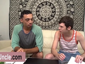 俊美的达科塔那光滑的屁股被干爆了 asian puristic teen gay sex videos