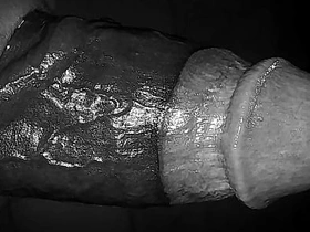 抹油的发情男人呻吟着撸他的大黑屌 cheerful sex videos asian college