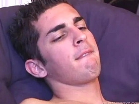 年轻的德文撸出精液然后吃掉 x videos asian gay sex