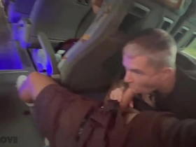 公交车上陌生人的口活和酒店里的爆浆 asian famous gay sex videos