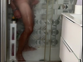 被抓到在淋浴时打飞机 射精猛烈 真实高潮 —— 被偷窥 asian gay sexual congress videos popular