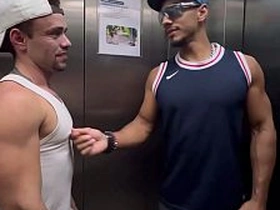 绝美伪娘用迷离眼神凝视镜头 hot hunk asian detached sex videos