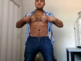 巴西巨根狂操尤物——手活+超量射精 巴西大鸡巴喷发实录 asian gay kiss sex videos