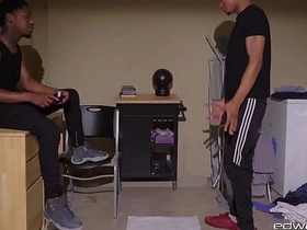 EdwardJames：Adore在洗衣房被肌肉猛男Dreezy Long操烂屁眼 oldman asian gay sex videos