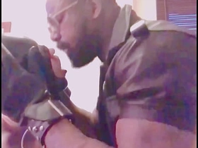 肌肉男BDSM跨种族玩乳头 舔肛打飞机 gay sex videos asian ancient men