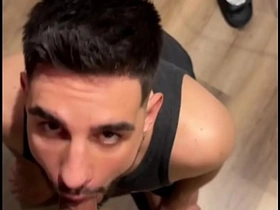 等外卖却等到送货员的鸡巴 asian muscle gay hd sex videos