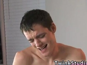 忧郁系亚裔男同志色情片 凯莱布·科尼姆初来乍到跃跃欲试 gay xnxx lovemaking videos asian